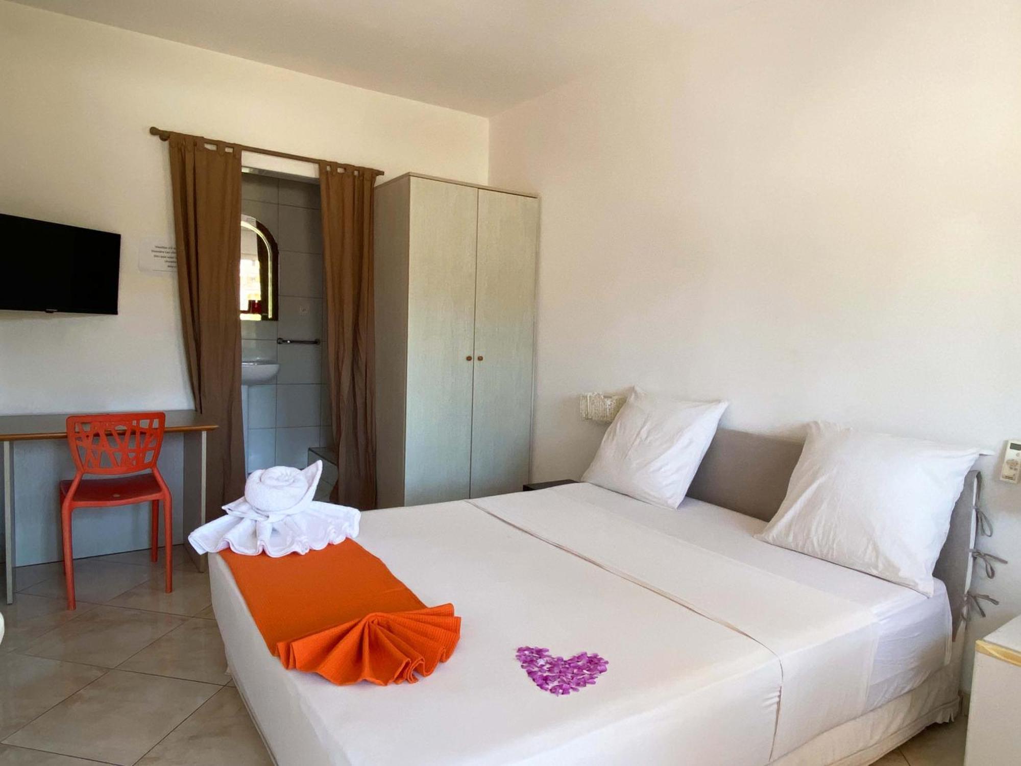 Kokoloko Hotel Ambatoloaka  Eksteriør billede